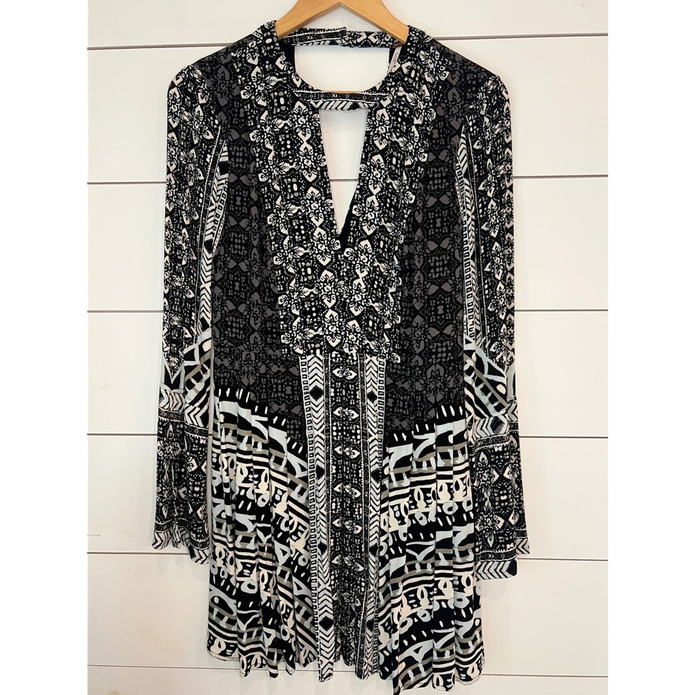 Free‎ People Black White Cutout Back Bell Sleeve Mini Dress Size 2 boho